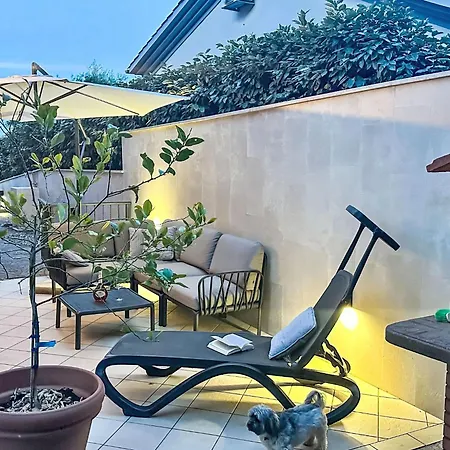 Modernes Mit Grosser Terrasse Und Grillmoeglichkeit By Interhome אופטיה