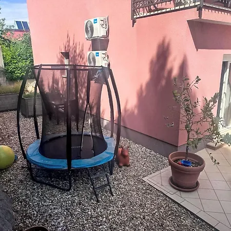 Modernes Mit Grosser Terrasse Und Grillmoeglichkeit By Interhome אופטיה